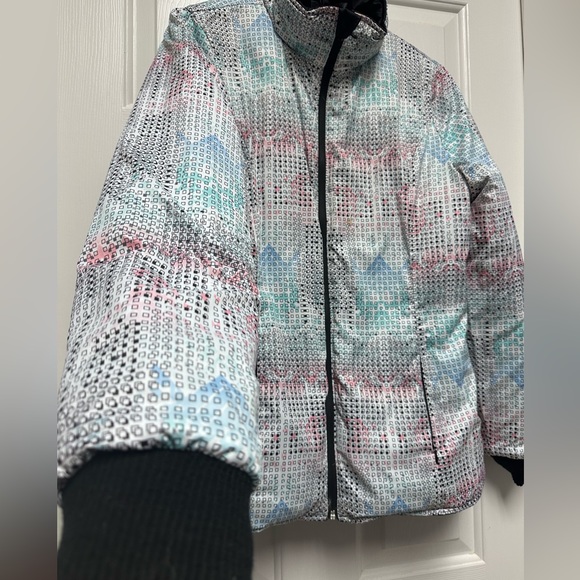 Fabletics Reversible Like New Puffer Jacket with Belt. Size Medium - Picture 9 of 16